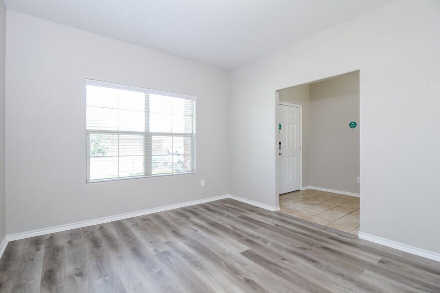 Building Photo - 1720 Kings Glen Ln