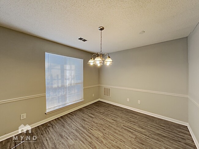 Building Photo - 5486 Fox Valley Ln