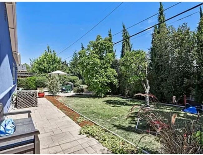 Building Photo - Remodeled Home in Great Location w/ Solar,  Central A/C & No Carpets!!