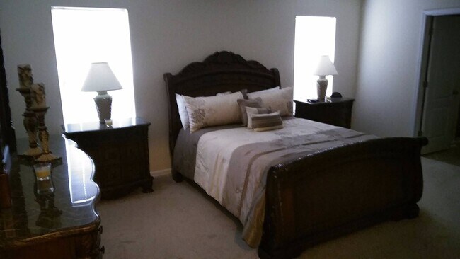 Building Photo - Beautiful Home Near University Area!