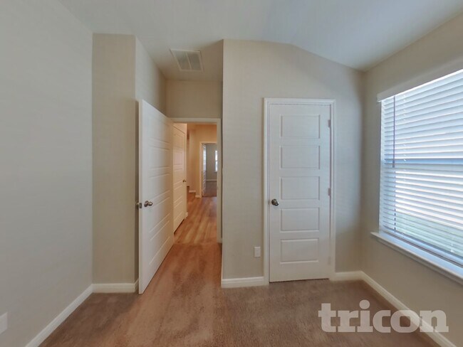 Building Photo - 13618 Paxton Blvd