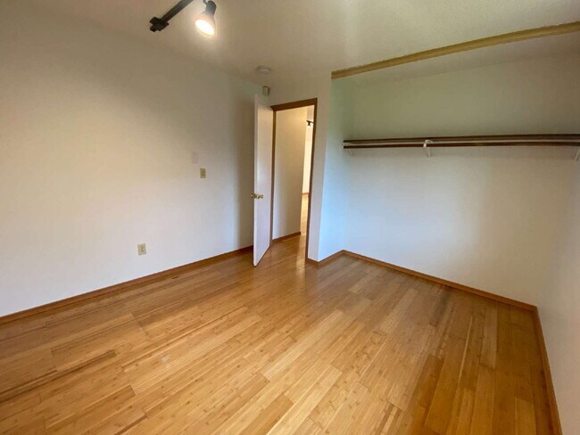 Building Photo - Conveniently Located 3-Bedroom Home with S...