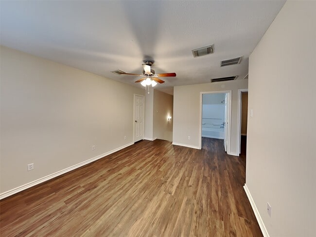 Building Photo - 2219 Shady Pine Dr