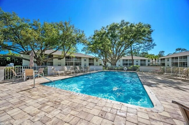 Building Photo - Charming 2 Bed 2 Bath Condo in Naples COMING SOON