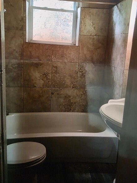 Building Photo - 735 E Mitchell Ave