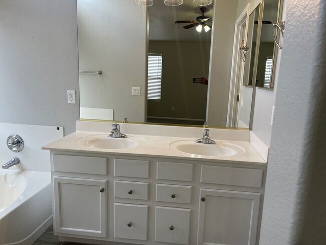 Building Photo - 12450 W San Juan Ave