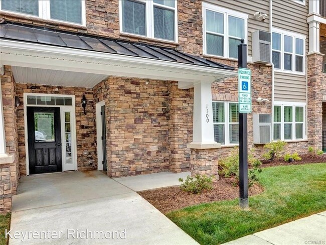 Primary Photo - 1100 Westwood Village Ln