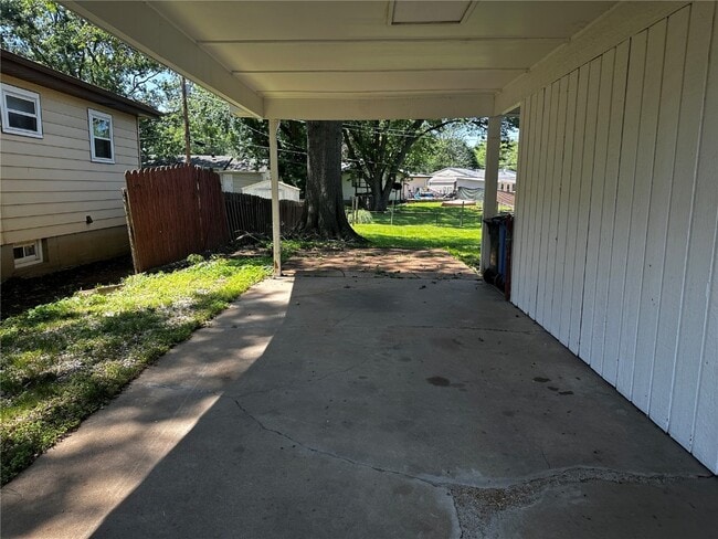 Building Photo - 6705 Lightwood Dr