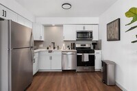 Building Photo - 1201 Southport Dr