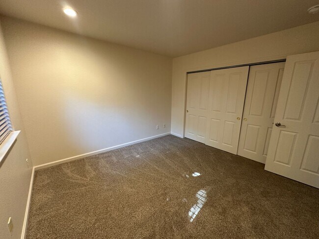 Building Photo - Spacious 3-Bedroom, 2-Bath Home for Rent i...