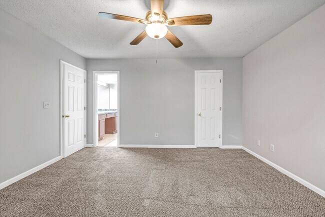 Building Photo - Charming 3 Bed, 2.5 Bath Home on a Quiet C...