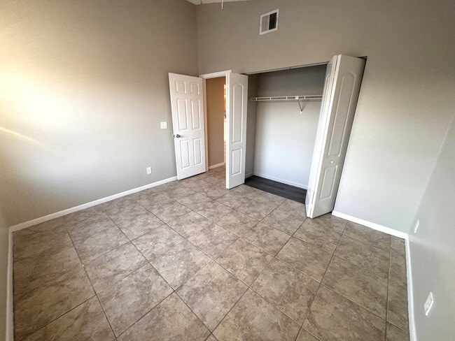 Building Photo - 2544 Woodgate Blvd