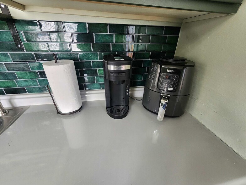 Building Photo - 272 Hoefgen St