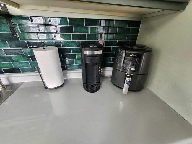 Building Photo - 272 Hoefgen St