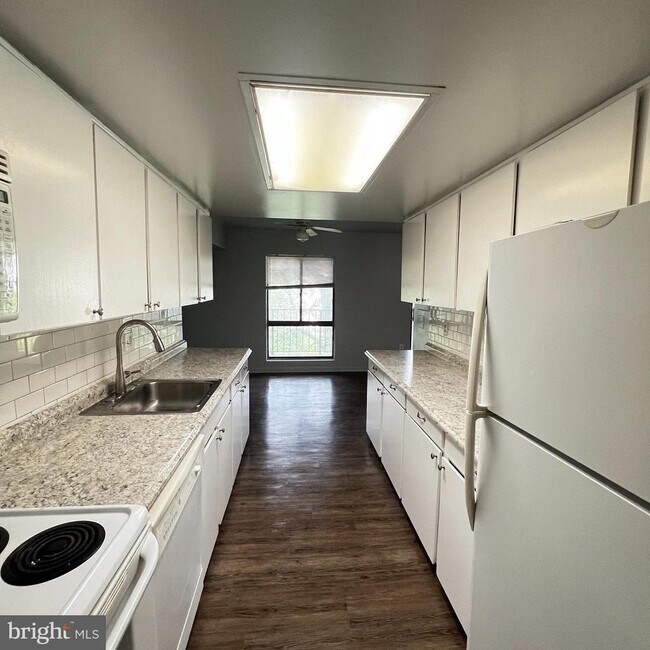 Building Photo - 13215 Dairymaid Dr