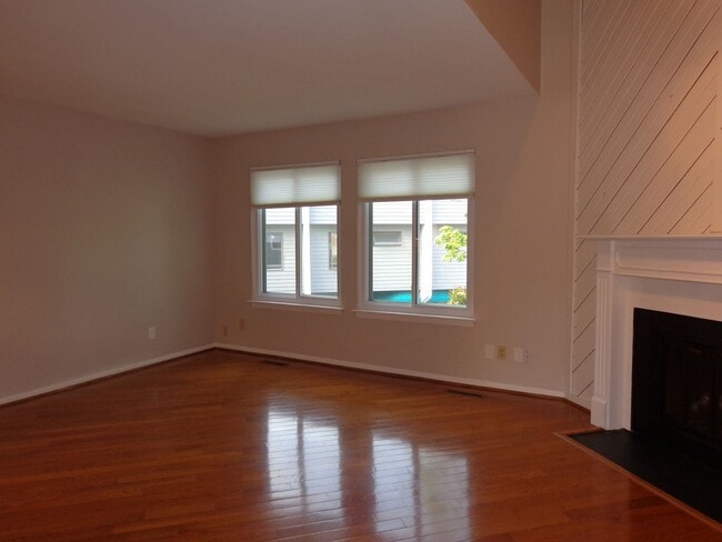 Building Photo - Shadowlawn - Shadow Cove Condominiums