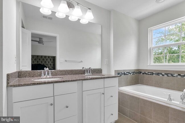 Building Photo - 8633 Rosecrans Ln
