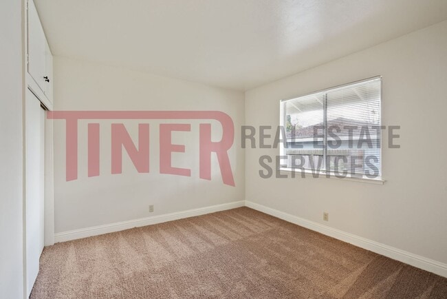 Building Photo - 2848 Clover Ln