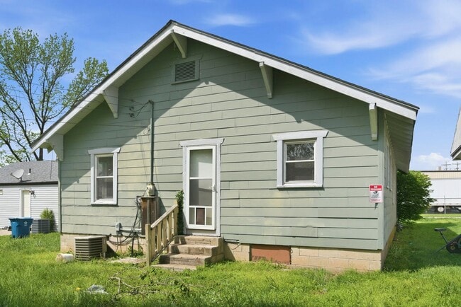 Building Photo - 3 Bedroom | 2 Bathroom | Springfield MO