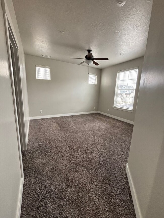 Building Photo - Reduced price