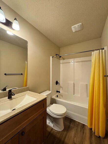 Building Photo - 8821 Ridge Hollow Dr