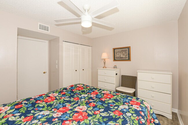 Building Photo - 2504 SE Anchorage Cove