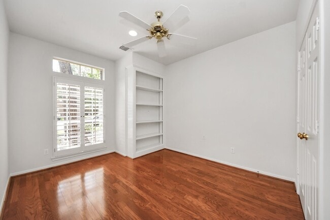 Building Photo - 39 Wild Meadow Ct