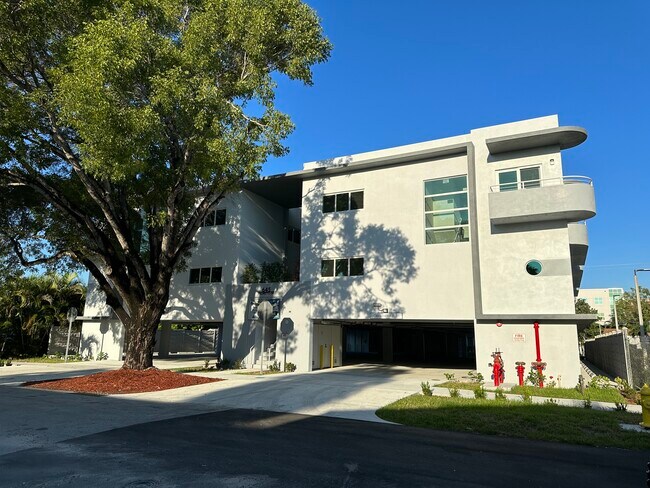 Building Photo - 641 Palmetto Dr