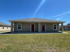Building Photo - 3 Bed 2 Bath