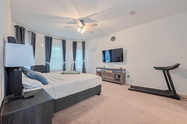 Building Photo - 305 Elm Patch Dr
