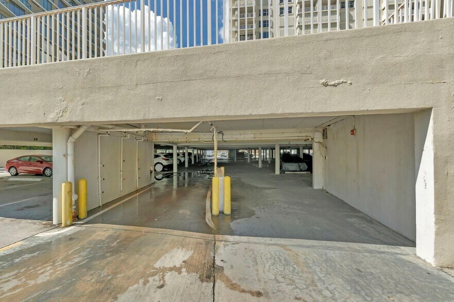 Building Photo - 750 N Ocean Blvd