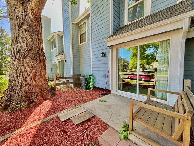 Building Photo - Charming 2 Bed 1.5 Bath Townhome in West Fort Collins!