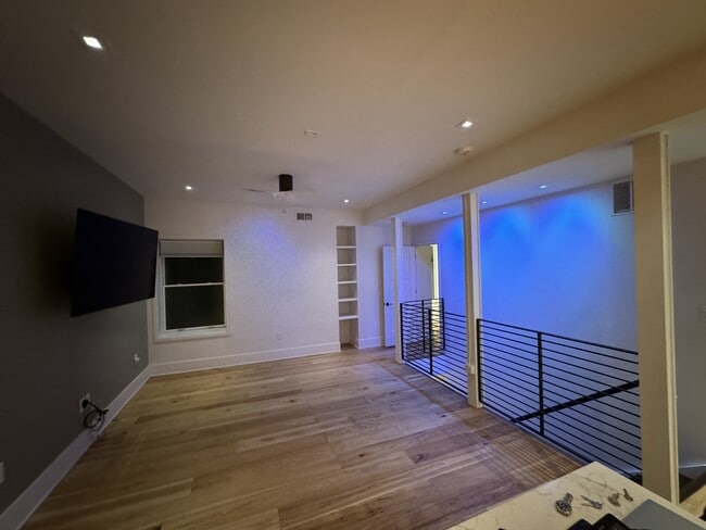 Building Photo - 32 E Court St