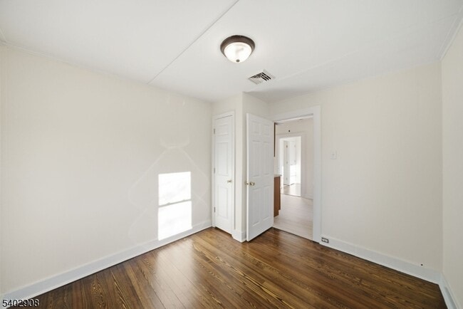 Building Photo - 75 Lakeview Terrace