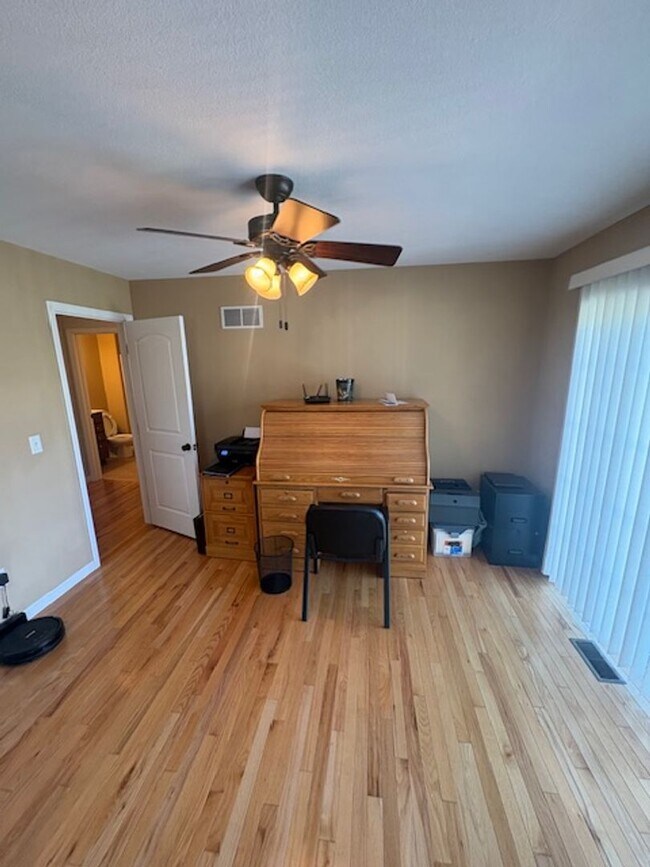 Building Photo - Duplex for Rent in Washington IL - 2 bedrooms/2baths