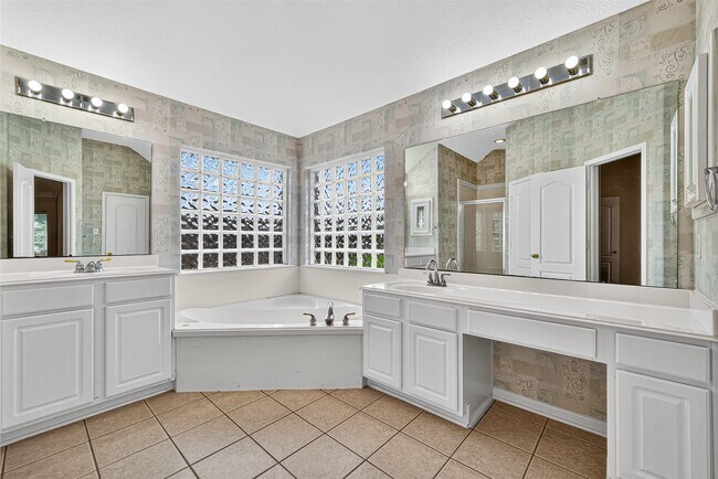 Building Photo - 4014 Shoreview Ln