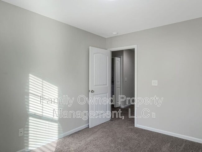 Building Photo - 540 Truman Dr