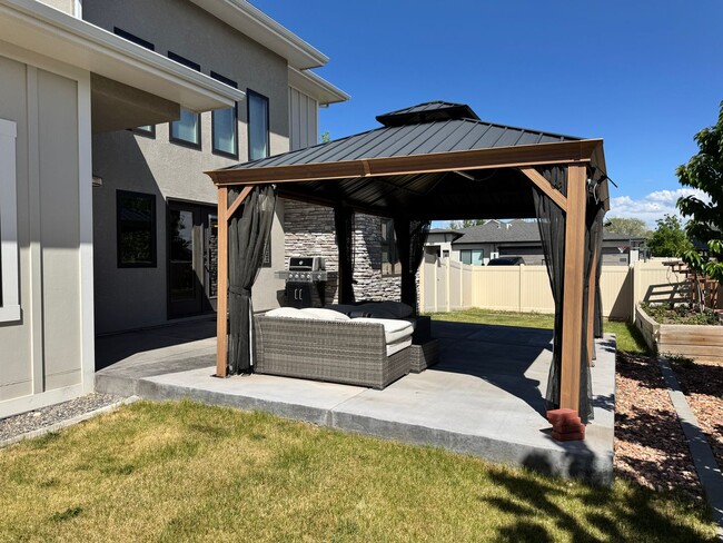 Building Photo - 2545 Fryingpan Dr