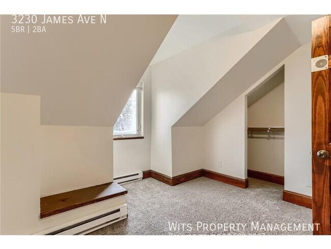 Building Photo - Great 5 BR / 1 BA side by side duplex unit