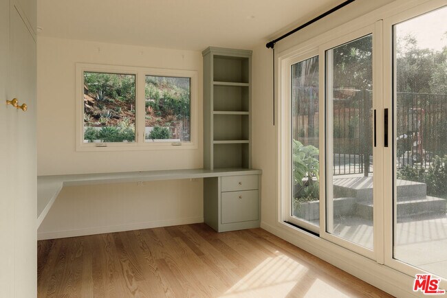 Building Photo - 914 Bienveneda Ave