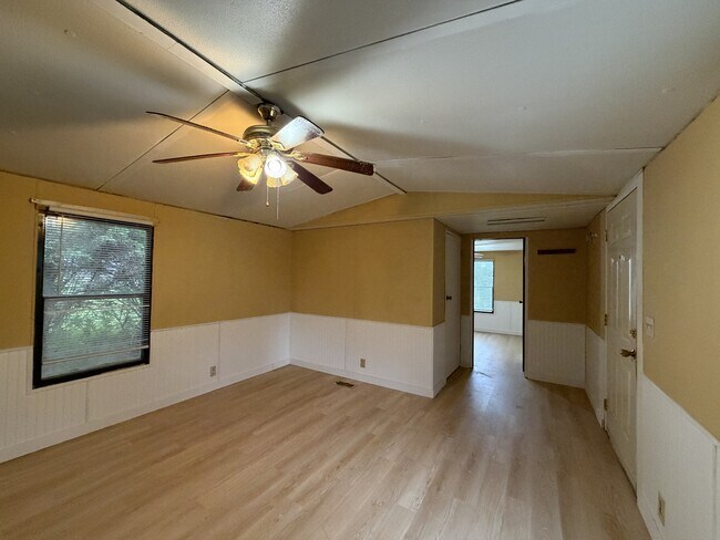 Building Photo - 4004 Kimberly Ln