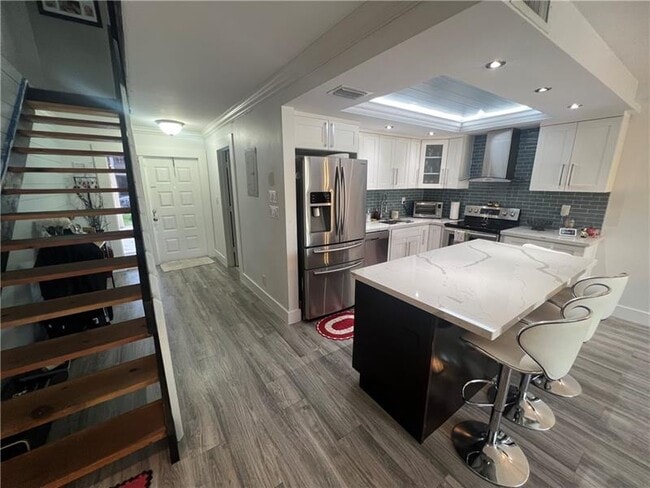 Building Photo - 211 NW 45th Ave