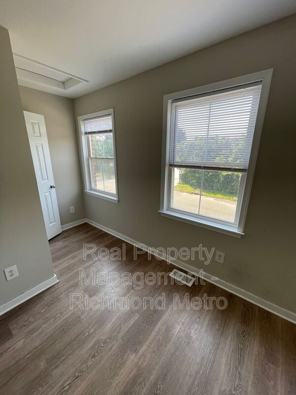 Building Photo - 1802 Parkwood Ave