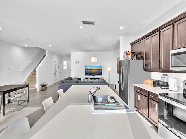 Building Photo - 556 Sanderling Cir