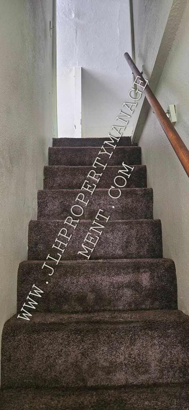 Building Photo - 434 W Clark St