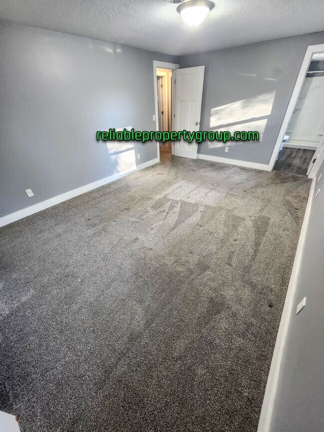 Building Photo - New Listing in Fort Wayne