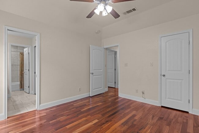 Building Photo - 2801 Savoy Pl