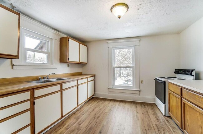 Building Photo - 888-890 Studer Ave