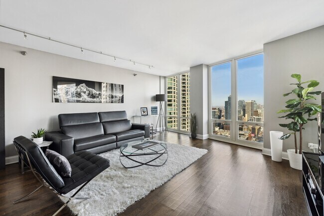 Building Photo - 345 N La Salle Dr