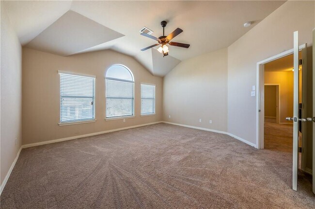 Building Photo - 2005 Santa barbara Ct